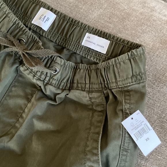 GAP Men's (Unisex) Slim Olive Joggers - Picture 5 of 6
